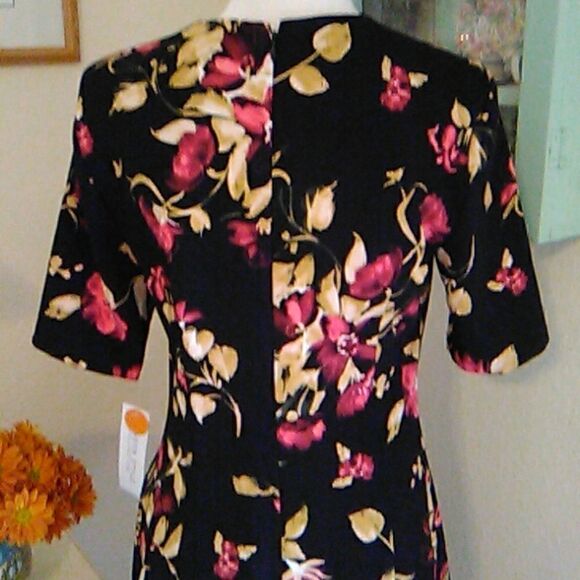 NWT London Style Collection Dark Floral Dress - Picture 7 of 11